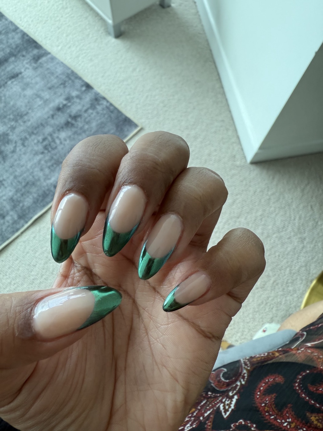 Almond-shaped nails with an emerald green chrome French tip